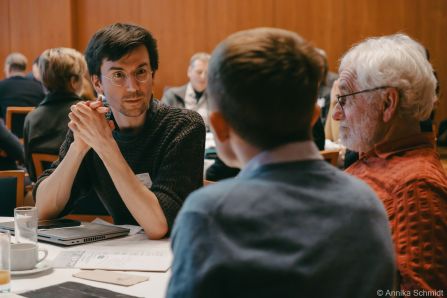 Veranstaltungsteilnehmende bei der Diskussion